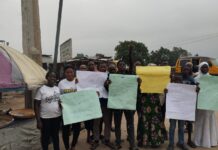 Lagos Residents Protest Four Months Darkness, Send SOS to Sanwo-Olu