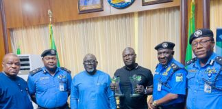 CP Abaniwonda Presents CSP Aliyu Shaba’Best DPO & Police Officer Of The Year’ To The Governor Of Delta State