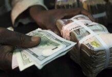 Naira sheds N1 against dollar, trades at N1,485/$1 at official window