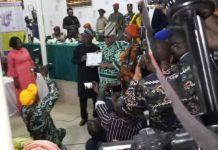 Adeleke’s Convoy Comes Under Attack by Suspected Gunmen in Osogbo