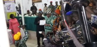 Adeleke’s Convoy Comes Under Attack by Suspected Gunmen in Osogbo